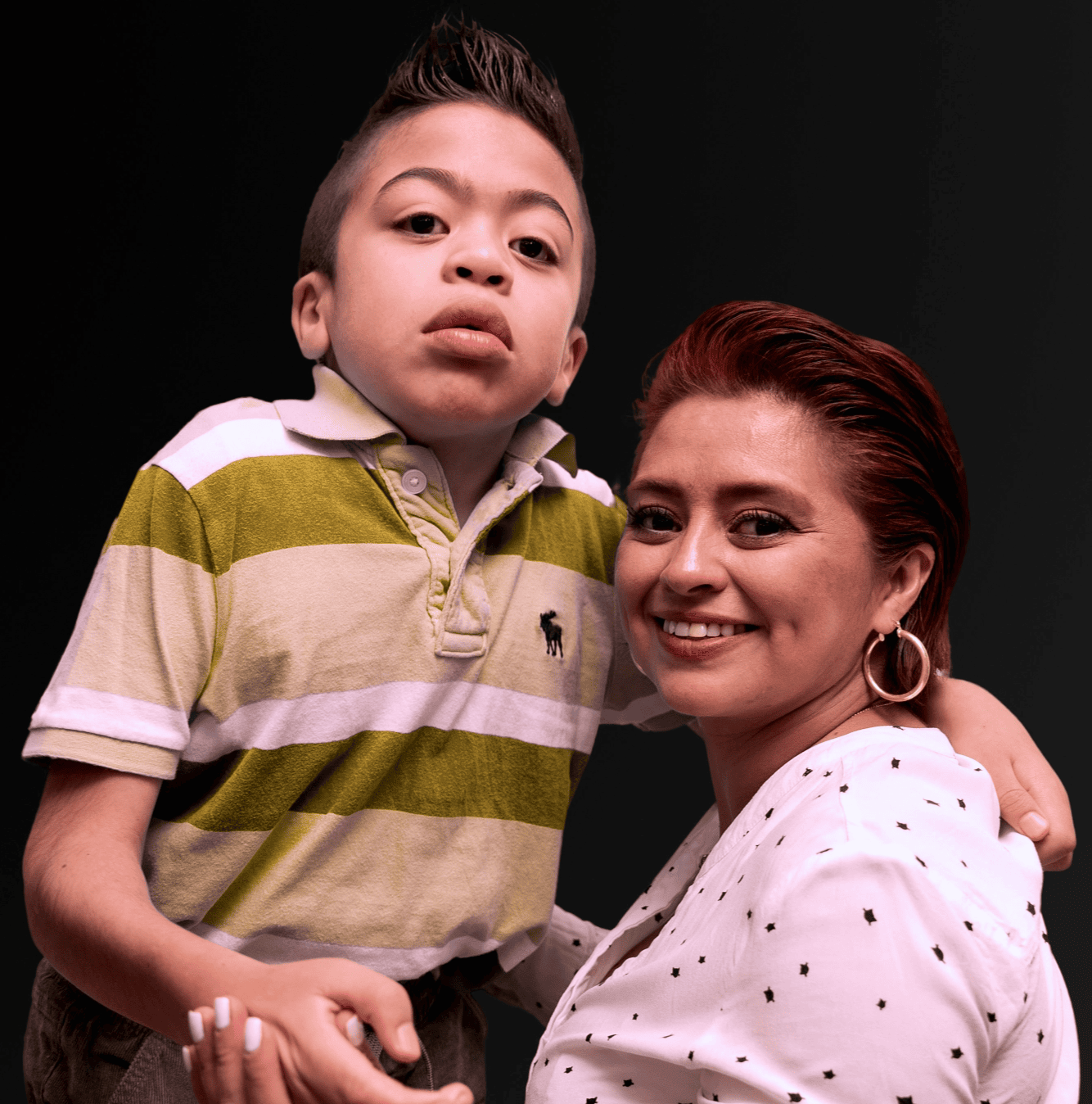 Karla y Alonso, madre e hijo ante el síndrome de Hunter